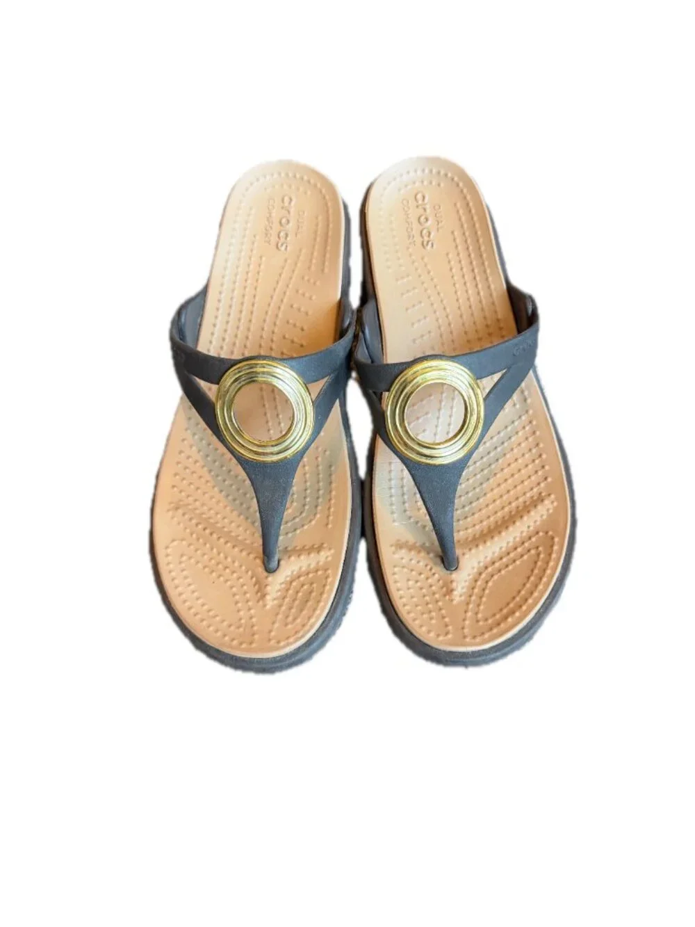 Crocs Black Gold O Ring Wedge Flip Flop Sandals Lightweight Strap Size 8 Women's